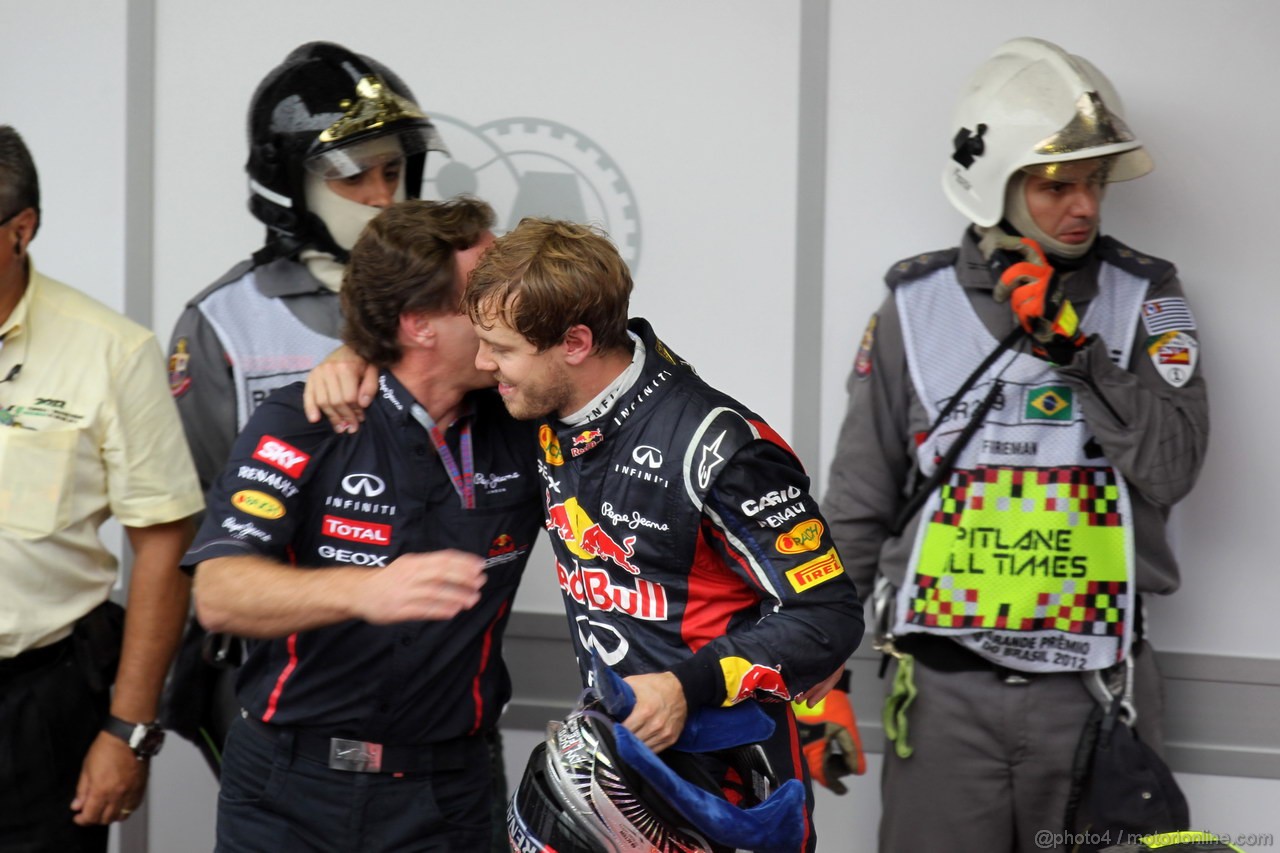 GP BRASILE, 25.11.2012- Gara, Sebastian Vettel (GER) Red Bull Racing RB8 e Christian Horner (GBR), Red Bull Racing, Sporting Director