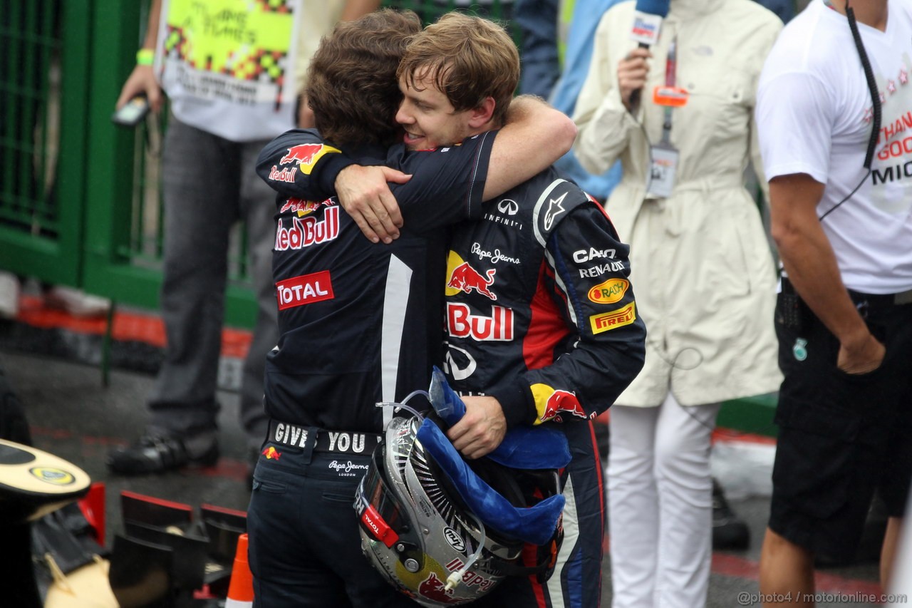 GP BRASILE, 25.11.2012- Gara, Sebastian Vettel (GER) Red Bull Racing RB8 e Christian Horner (GBR), Red Bull Racing, Sporting Director 