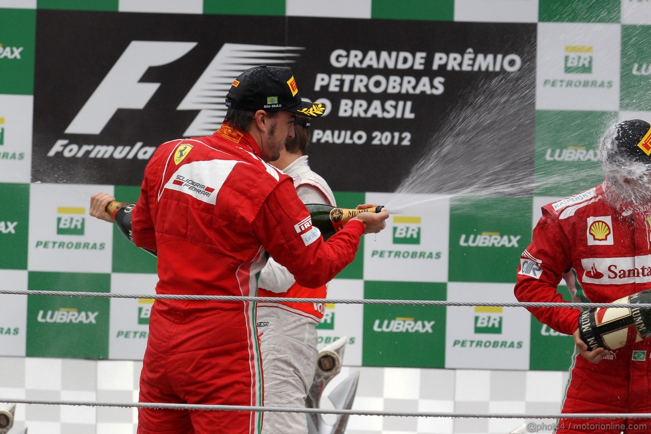 GP BRASILE, 25.11.2012- Gara, secondo Fernando Alonso (ESP) Ferrari F2012, 1st position Jenson Button (GBR) McLaren Mercedes MP4-27 e terzo Felipe Massa (BRA) Ferrari F2012