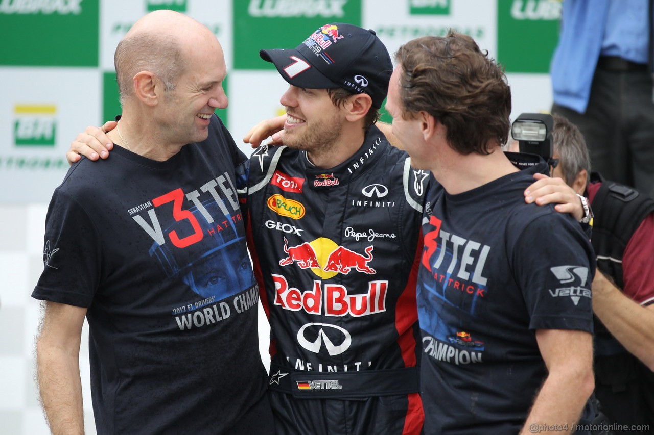 GP BRASILE, 25.11.2012- Gara, Festeggiamenti, Sebastian Vettel (GER) Red Bull Racing RB8 World Champion 2012 with Adrian Newey (GBR), Red Bull Racing , Technical Operations Director e Christian Horner (GBR), Red Bull Racing, Sporting Director 
