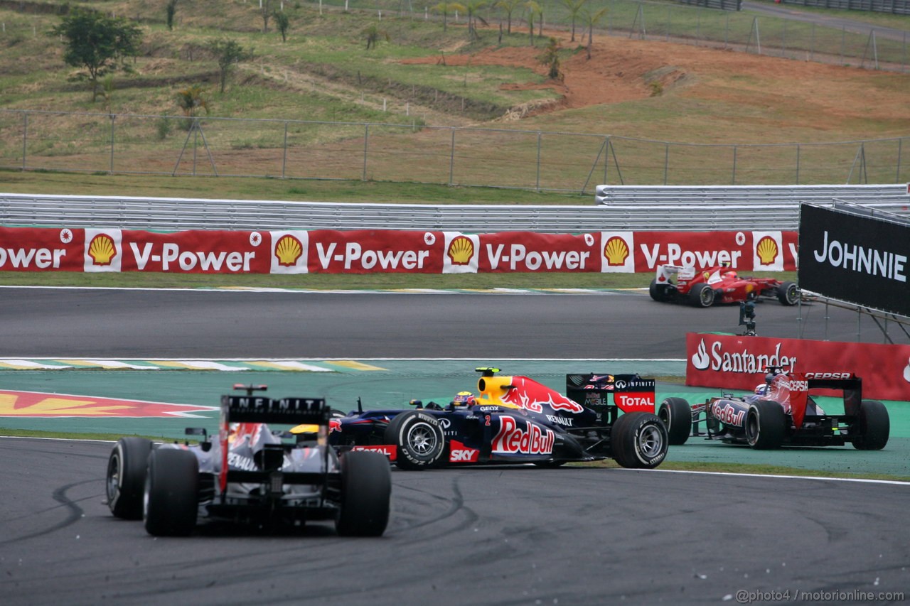 GP BRASILE, 25.11.2012- Gara, Mark Webber (AUS) Red Bull Racing RB8 spins