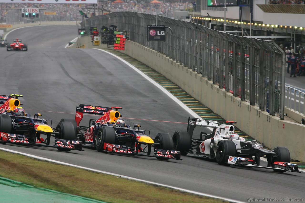 GP BRASILE, 25.11.2012- Gara, Mark Webber (AUS) Red Bull Racing RB8, Sebastian Vettel (GER) Red Bull Racing RB8 e Kamui Kobayashi (JAP) Sauber F1 Team C31