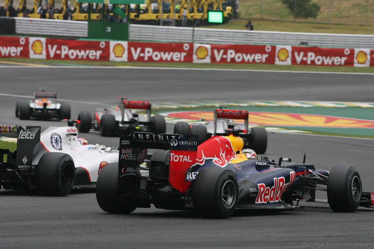 GP BRASILE, 25.11.2012- Gara, Sebastian Vettel (GER) Red Bull Racing RB8 e Kamui Kobayashi (JAP) Sauber F1 Team C31 