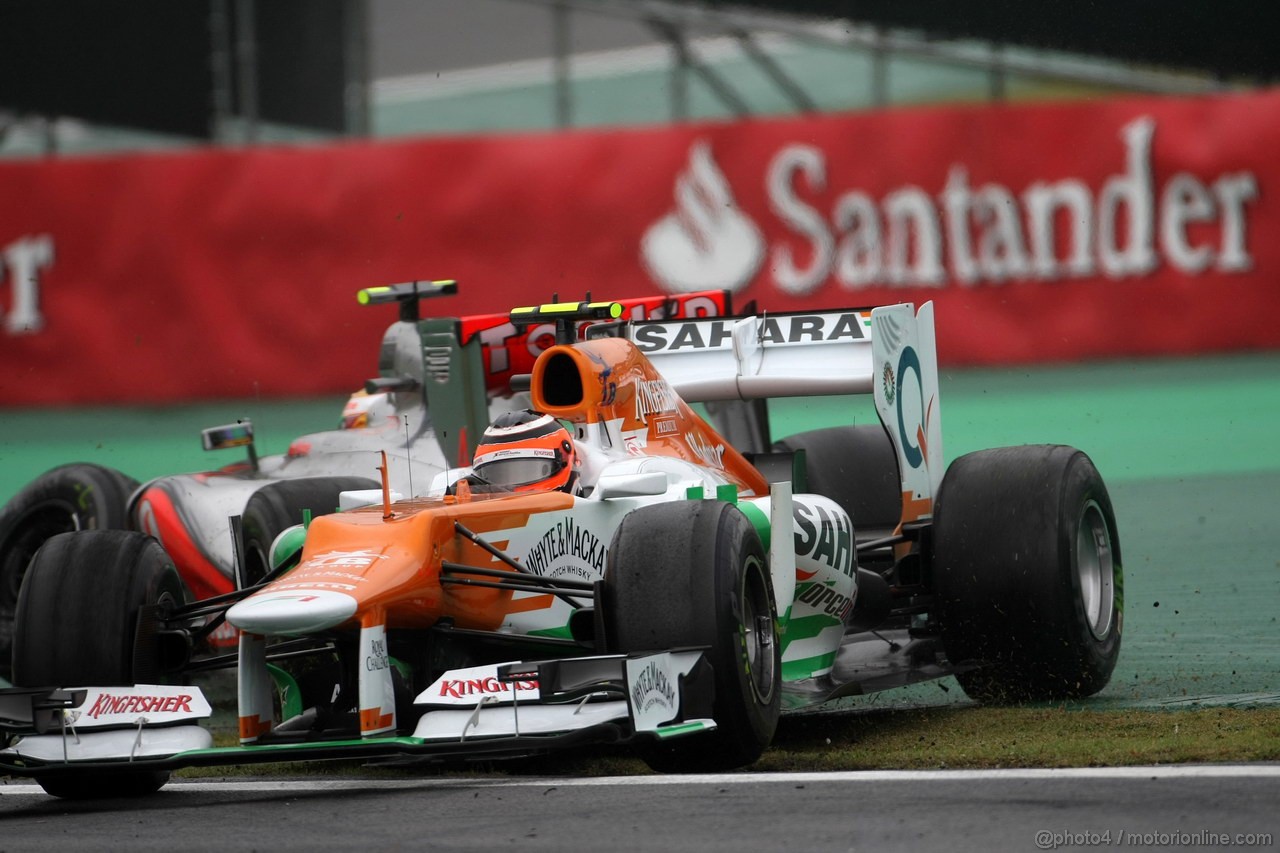 GP BRASILE, 25.11.2012- Gara, Crash, Nico Hulkenberg (GER) Sahara Force India F1 Team VJM05 e Lewis Hamilton (GBR) McLaren Mercedes MP4-27 