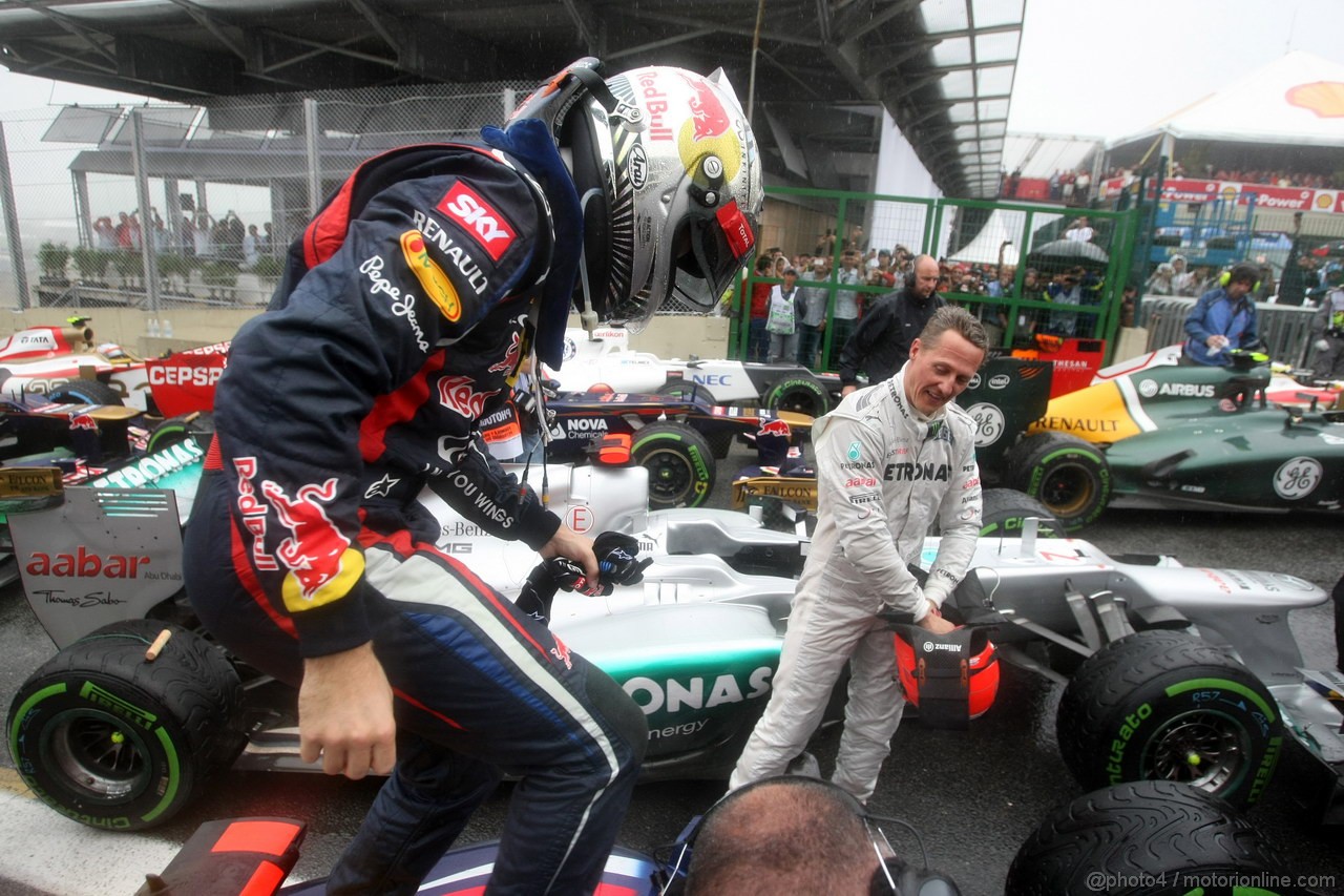 GP BRASILE, 25.11.2012- Gara, Sebastian Vettel (GER) Red Bull Racing RB8, world champion 2012 with Michael Schumacher (GER) Mercedes AMG F1 W03