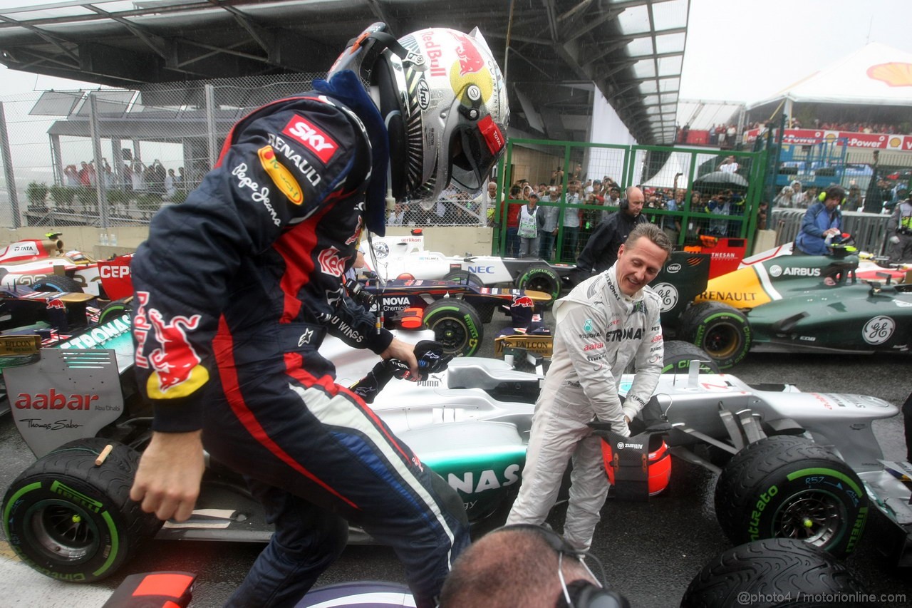 GP BRASILE, 25.11.2012- Gara, Sebastian Vettel (GER) Red Bull Racing RB8, world champion 2012 with Michael Schumacher (GER) Mercedes AMG F1 W03 