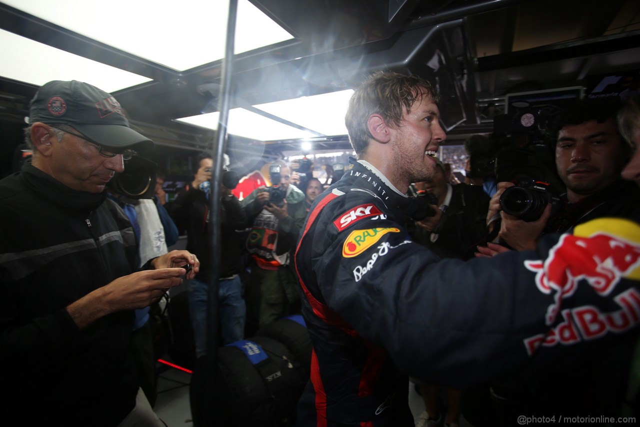 GP BRASILE, 25.11.2012- Gara, Festeggiamenti, Sebastian Vettel (GER) Red Bull Racing RB8 world champion 2012