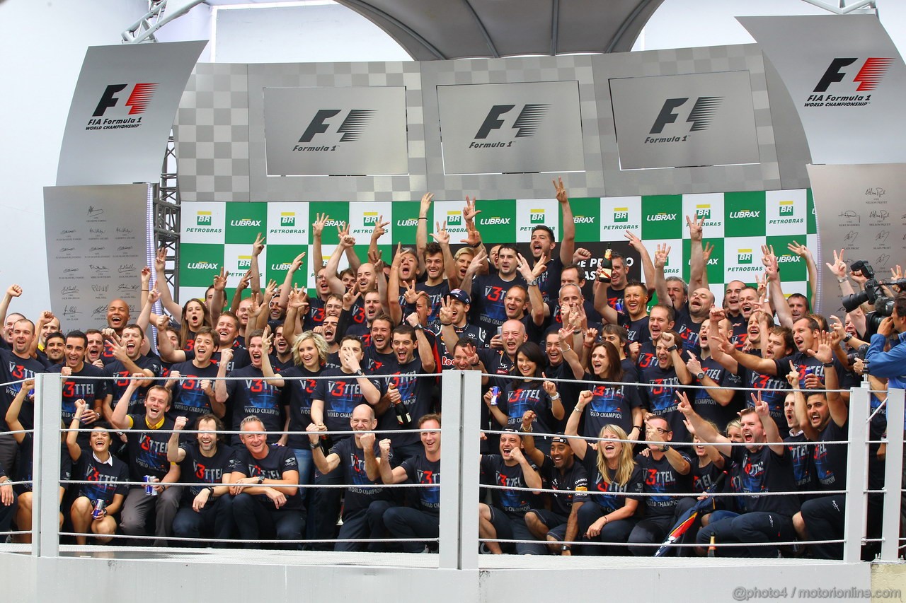 GP BRASILE, 25.11.2012- Gara, Festeggiamenti, Sebastian Vettel (GER) Red Bull Racing RB8 world champion 2012