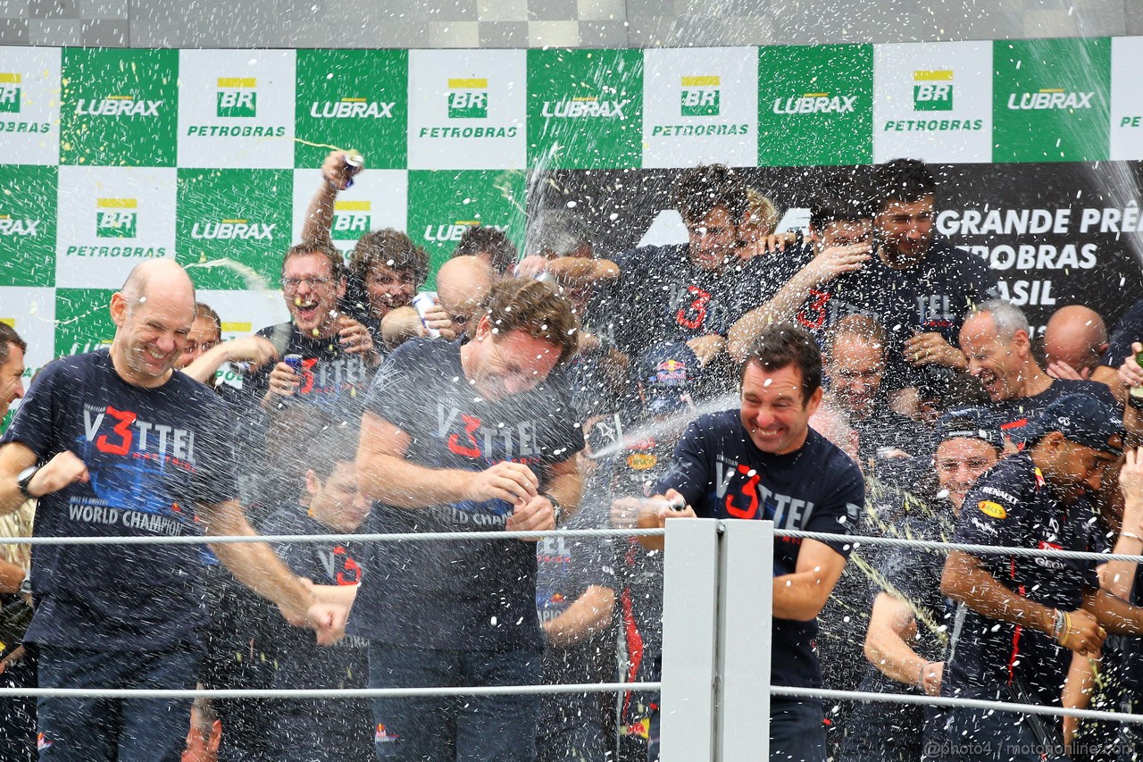 GP BRASILE, 25.11.2012- Gara, Festeggiamenti, Sebastian Vettel (GER) Red Bull Racing RB8 world champion 2012