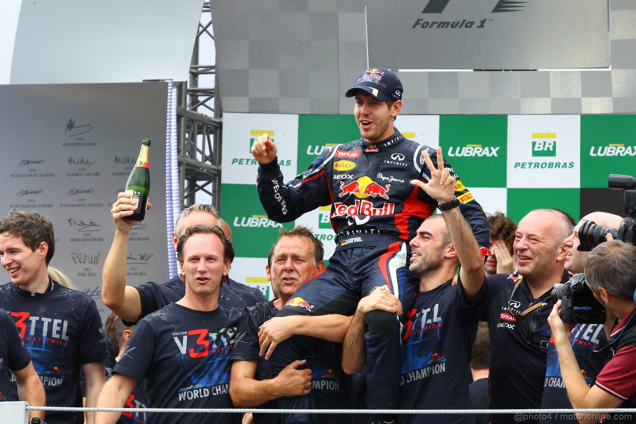 GP BRASILE, 25.11.2012- Gara, Festeggiamenti, Sebastian Vettel (GER) Red Bull Racing RB8 world champion 2012