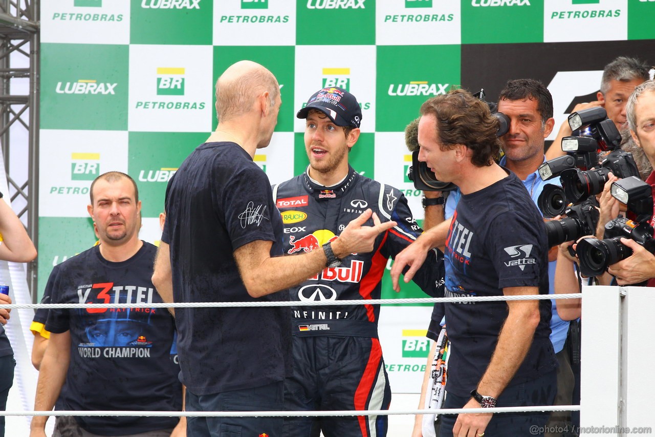GP BRASILE, 25.11.2012- Gara, Festeggiamenti, Sebastian Vettel (GER) Red Bull Racing RB8 world champion 2012 with Adrian Newey (GBR), Red Bull Racing , Technical Operations Director e Christian Horner (GBR), Red Bull Racing, Sporting Director 