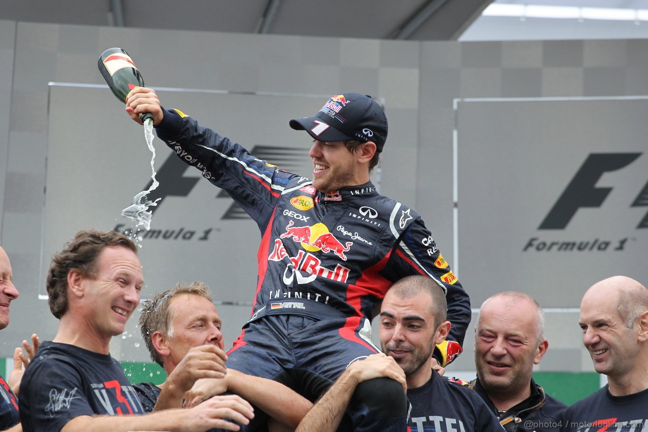 GP BRASILE, 25.11.2012- Gara, Festeggiamenti, Sebastian Vettel (GER) Red Bull Racing RB8 world champion 2012 with Christian Horner (GBR), Red Bull Racing, Sporting Director 
