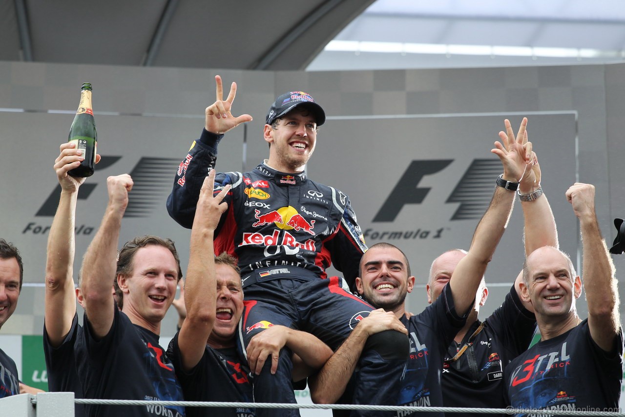 GP BRASILE, 25.11.2012- Gara, Festeggiamenti, Sebastian Vettel (GER) Red Bull Racing RB8 world champion 2012
