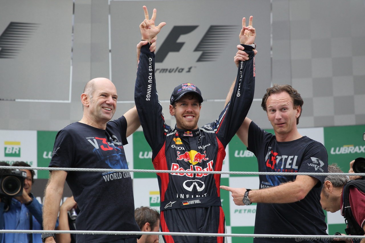 GP BRASILE, 25.11.2012- Gara, Festeggiamenti, Sebastian Vettel (GER) Red Bull Racing RB8 world champion 2012 with Adrian Newey (GBR), Red Bull Racing , Technical Operations Director e Christian Horner (GBR), Red Bull Racing, Sporting Director 
