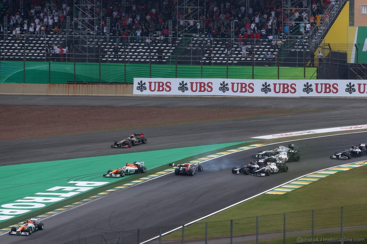 GP BRASILE, 25.11.2012- Gara, Crash, Sebastian Vettel (GER) Red Bull Racing RB8 e Bruno Senna (BRA) Williams F1 Team FW34 