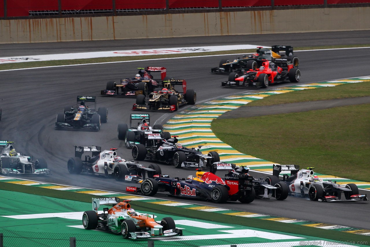 GP BRASILE, 25.11.2012- Gara, Crash, Sebastian Vettel (GER) Red Bull Racing RB8 e Bruno Senna (BRA) Williams F1 Team FW34