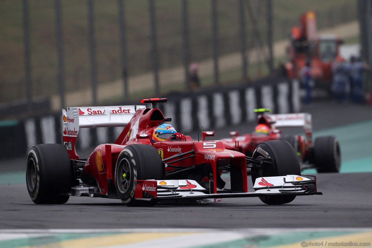 GP BRASILE, 25.11.2012- Gara, Fernando Alonso (ESP) Ferrari F2012 davanti a Felipe Massa (BRA) Ferrari F2012 
