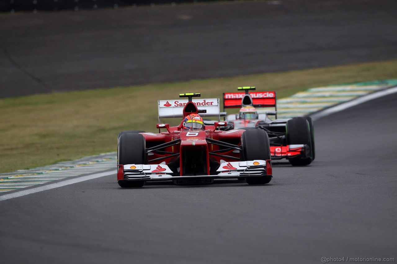GP BRASILE, 25.11.2012- Gara, Felipe Massa (BRA) Ferrari F2012 davanti a Lewis Hamilton (GBR) McLaren Mercedes MP4-27 