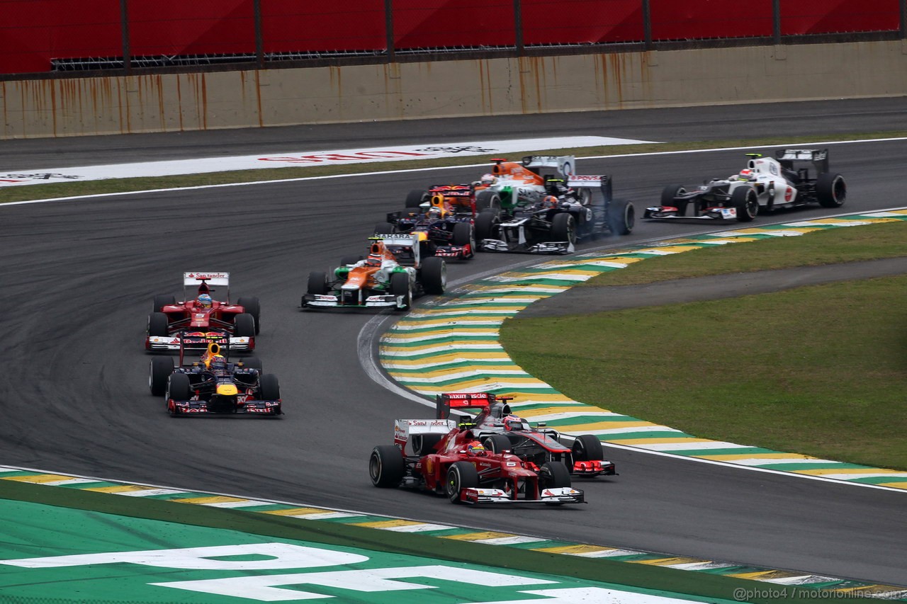 GP BRASILE, 25.11.2012- Gara, Felipe Massa (BRA) Ferrari F2012 e Jenson Button (GBR) McLaren Mercedes MP4-27 