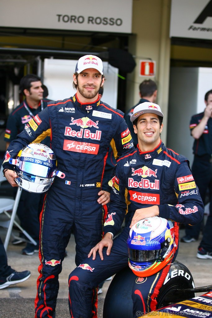 GP BRASILE, 22.11.2012- Toro Rosso Team Photo, Jean-Eric Vergne (FRA) Scuderia Toro Rosso STR7 e Daniel Ricciardo (AUS) Scuderia Toro Rosso STR7 