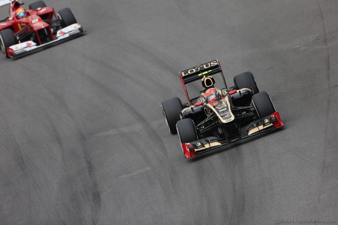 GP BRASILE, 24.11.2012- Prove Libere 3, Romain Grosjean (FRA) Lotus F1 Team E20 davanti a Felipe Massa (BRA) Ferrari F2012 