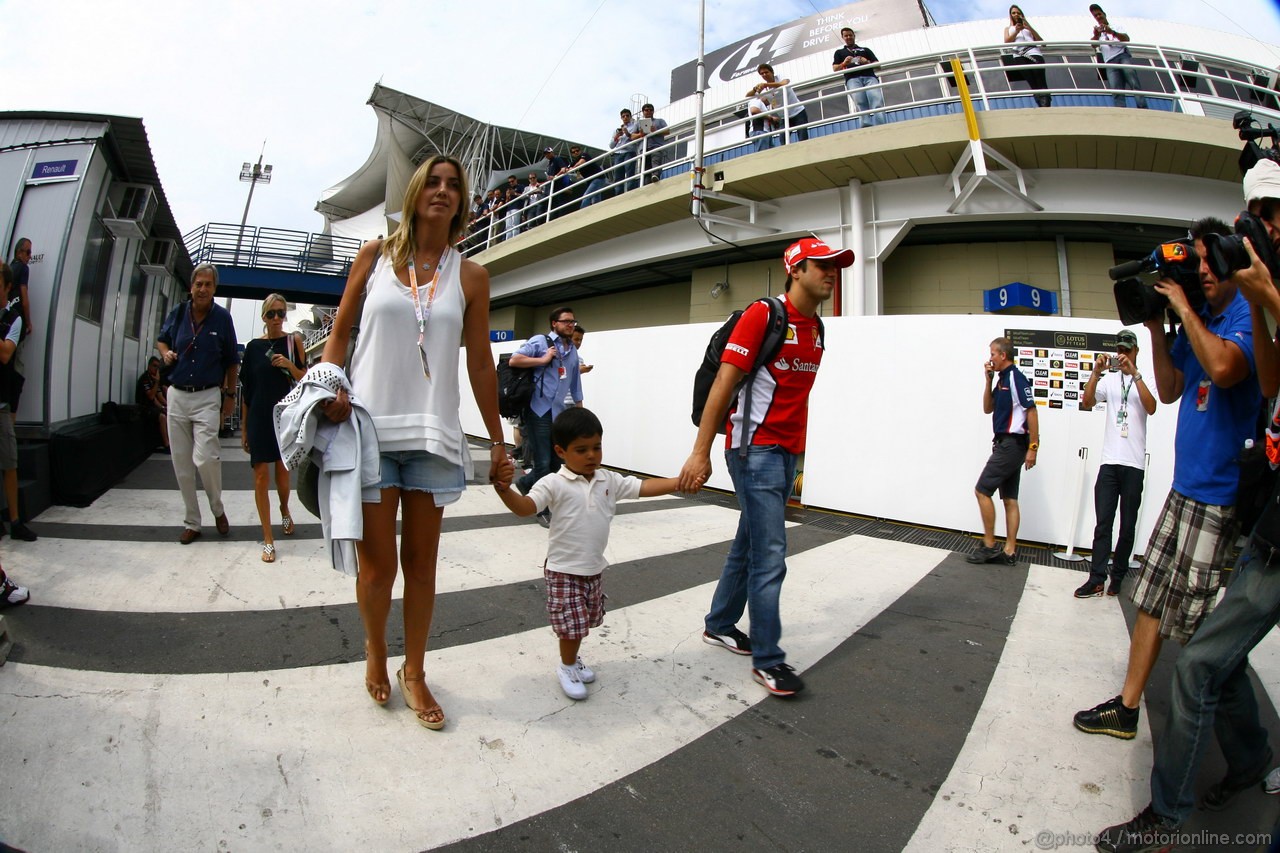 GP BRASILE, 24.11.2012- Prove Libere 3, Raffaela Bassi (BRA), wife of Felipe Massa (BRA), Felipe e Felipe Massa (BRA) Ferrari F2012