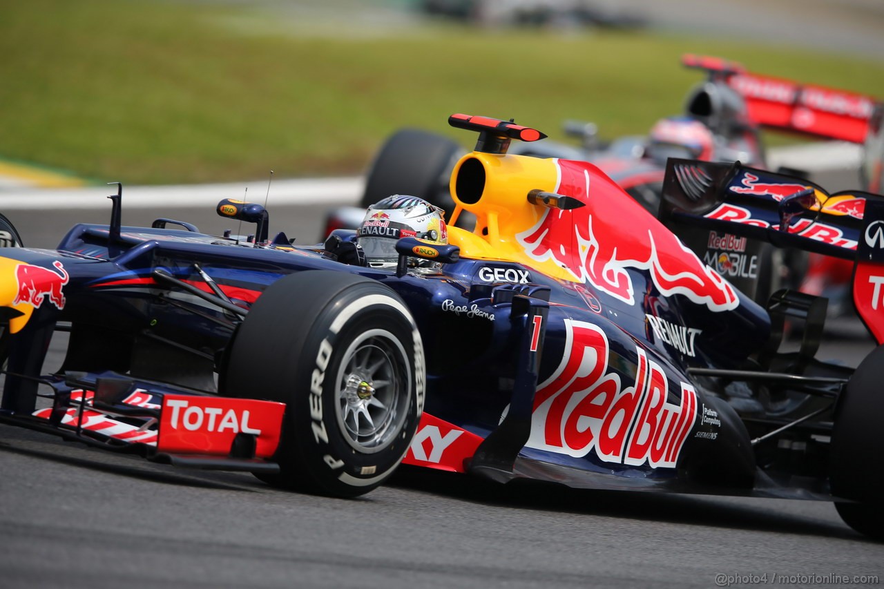 GP BRASILE, 24.11.2012- Qualifiche, Sebastian Vettel (GER) Red Bull Racing RB8 e Jenson Button (GBR) McLaren Mercedes MP4-27 