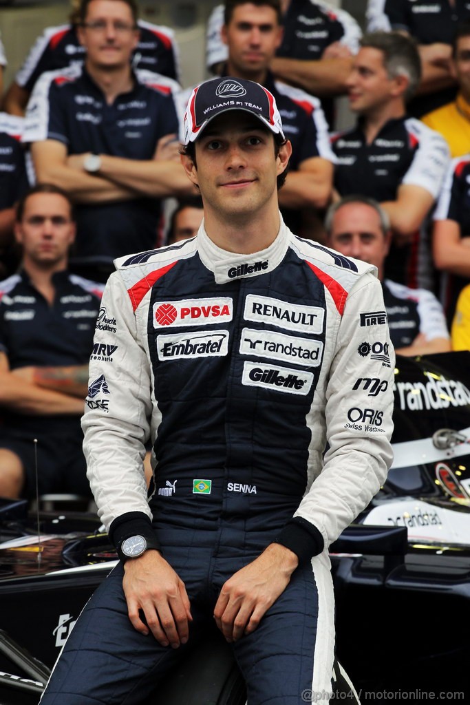 GP BRASILE, 24.11.2012- Bruno Senna (BRA) Williams in a team photograph.
