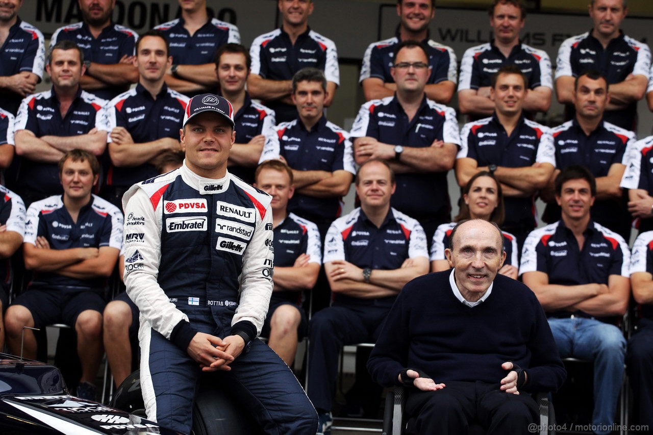 GP BRASILE, 24.11.2012- (L to R): Valtteri Bottas (FIN) Williams Third Driver e Frank Williams (GBR) Williams Team Owner in a team photograph.
