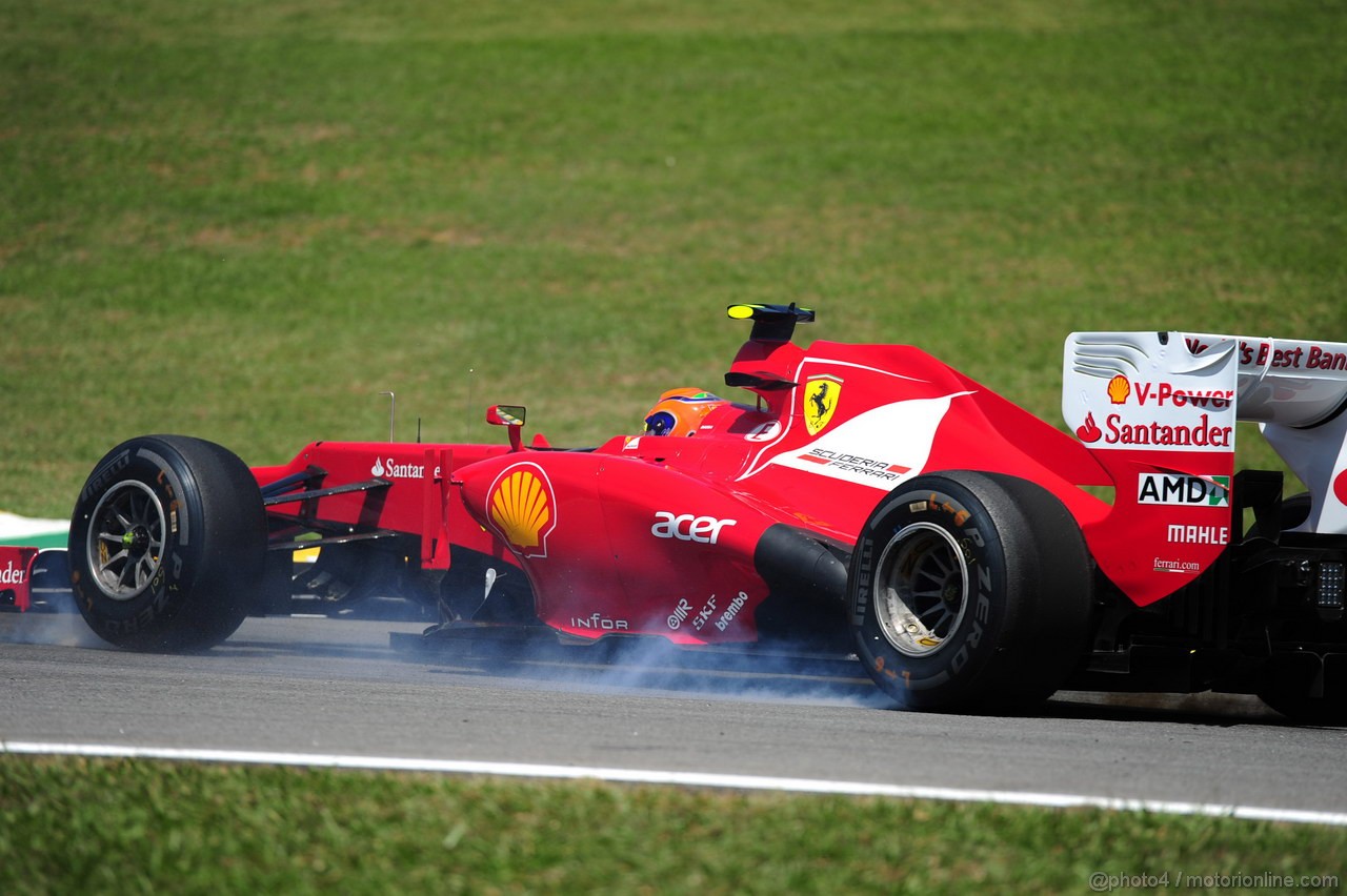 GP BRASILE, 23.11.2012- Prove Libere 1, Felipe Massa (BRA) Ferrari F2012 spins