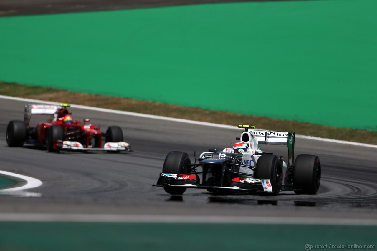 GP BRASILE, 23.11.2012- Prove Libere 2, Felipe Massa (BRA) Ferrari F2012 e Sergio Prez (MEX) Sauber F1 Team C31 