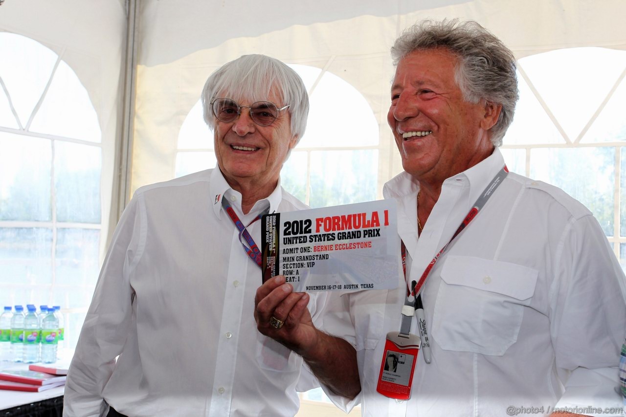 GP CANADA, 10.06.2012- Bernie Ecclestone (GBR), President e CEO of Formula One Management e Mario Andretti (USA) (Centre) presenting a VIP ticket for the 2012 United States Grand Prix