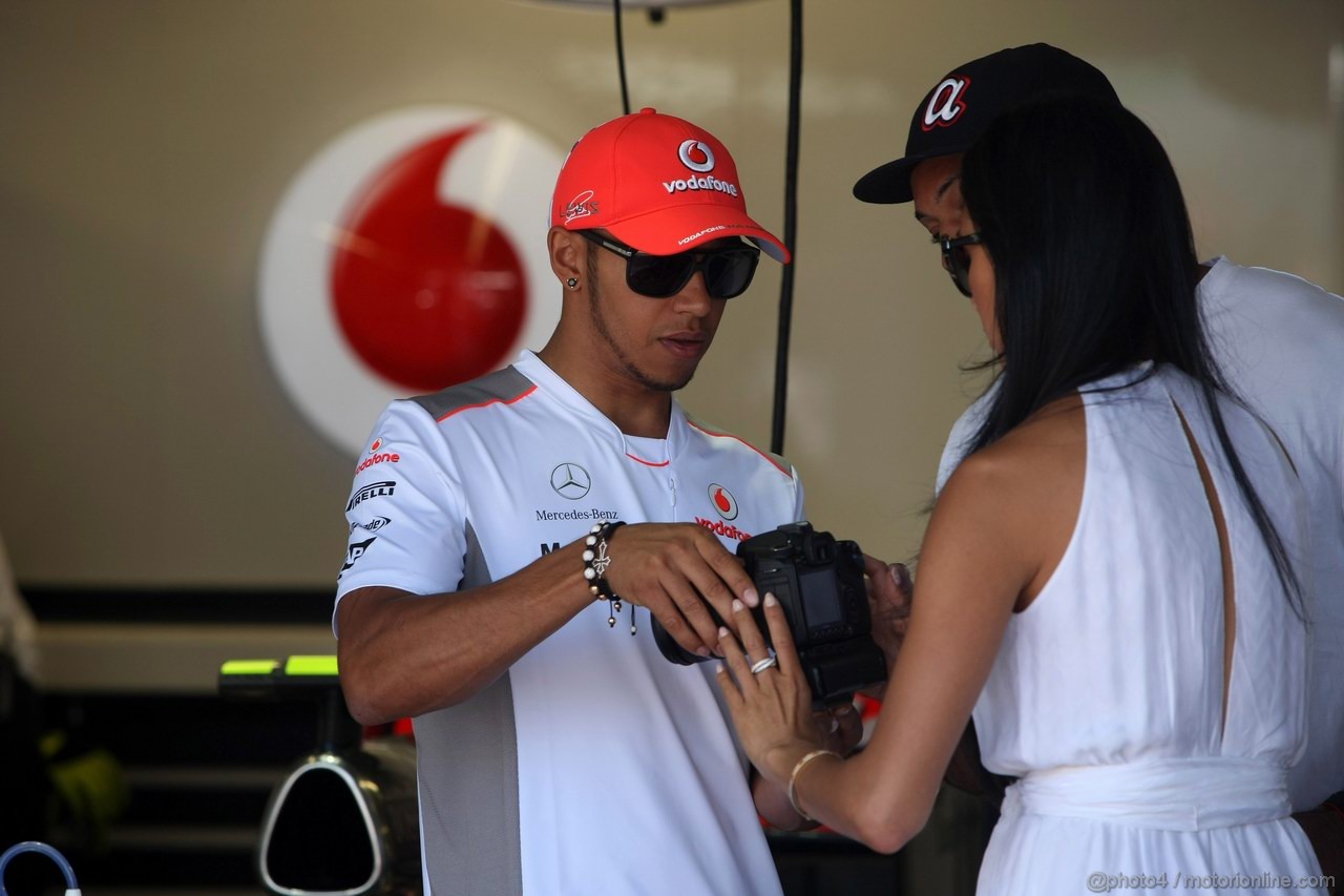 GP CANADA, 10.06.2012- Lewis Hamilton (GBR) McLaren Mercedes MP4-27 e Domenica Nicole Scherzinger (USA) 