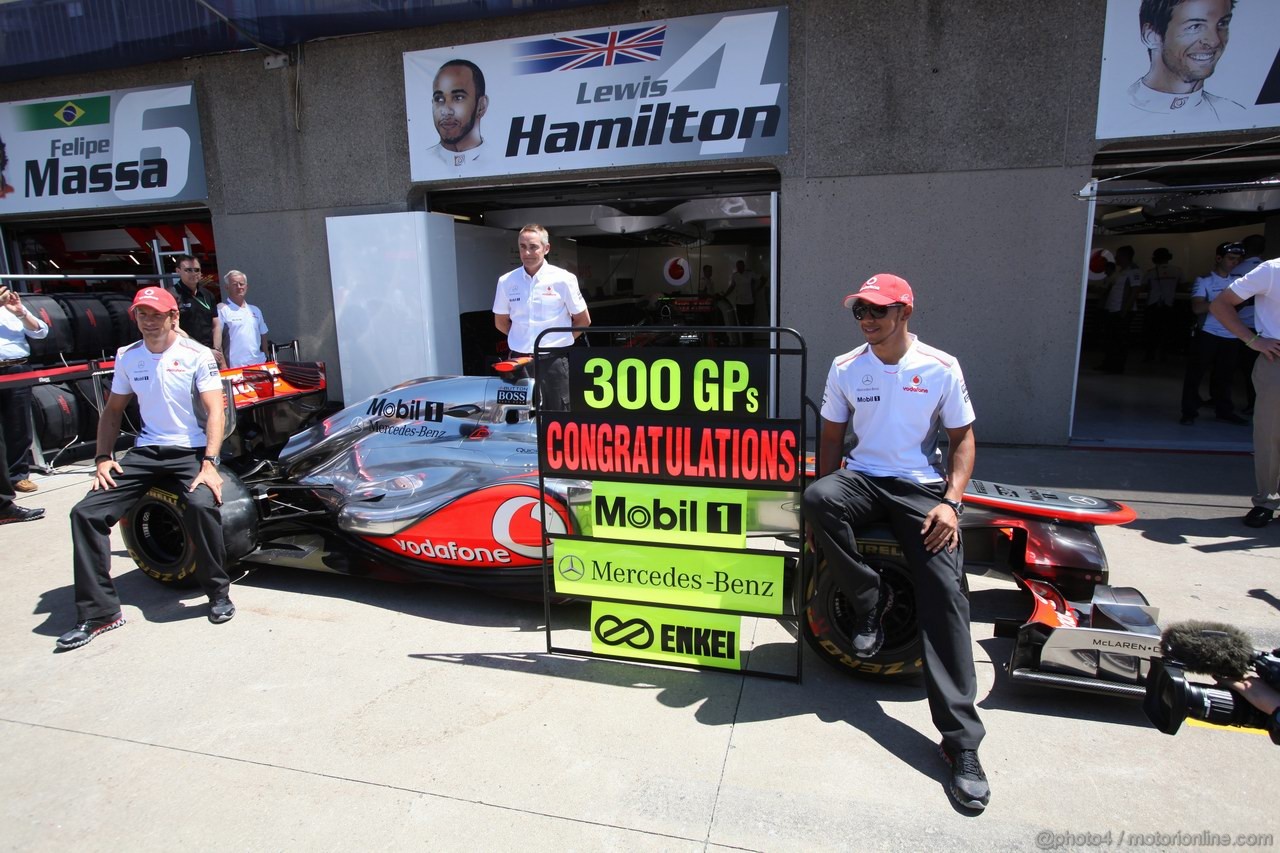 GP CANADA, 10.06.2012- McLaren celebrate 300 Grands Prix with Mobil, Jenson Button (GBR) McLaren Mercedes MP4-27 e Lewis Hamilton (GBR) McLaren Mercedes MP4-27