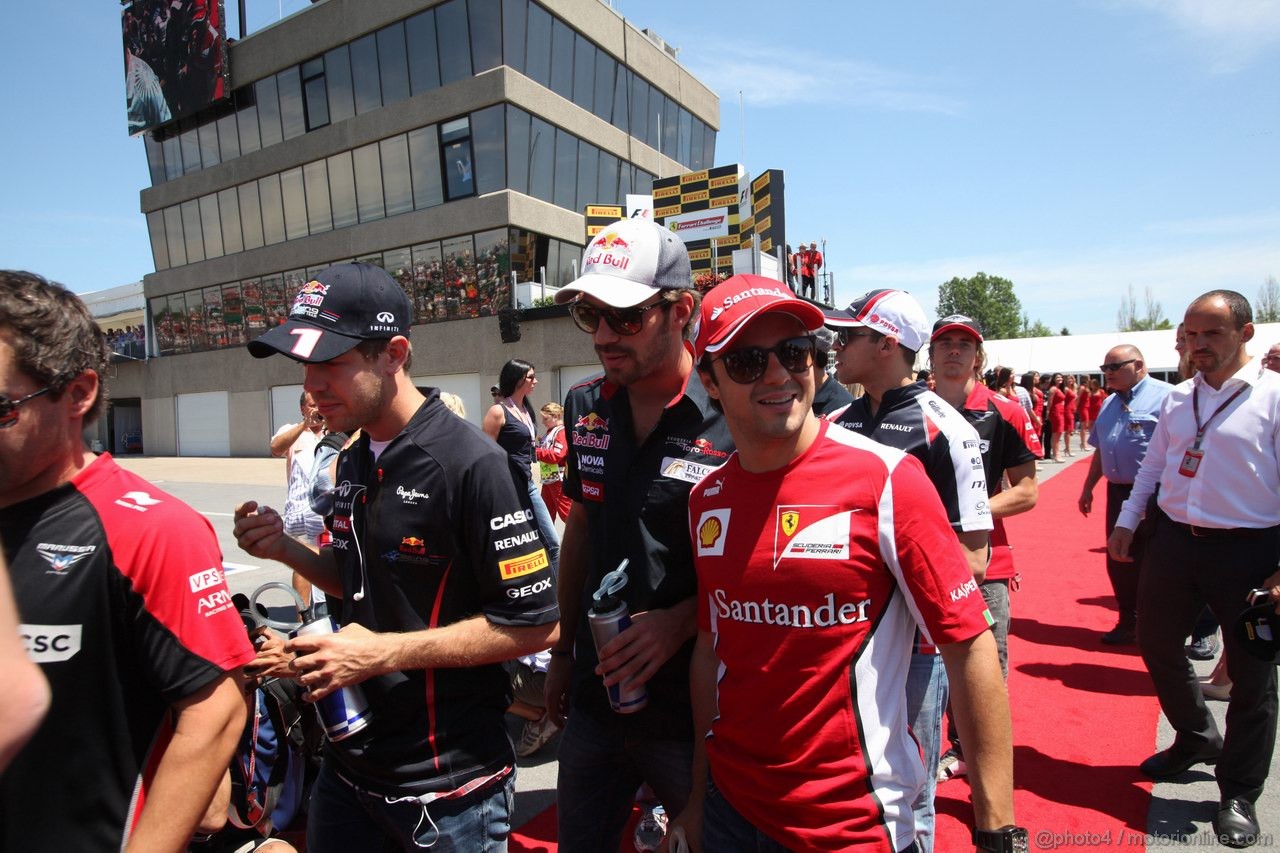 GP CANADA, 10.06.2012- Sebastian Vettel (GER) Red Bull Racing RB8, Jean-Eric Vergne (FRA) Scuderia Toro Rosso STR7 e Felipe Massa (BRA) Ferrari F2012 