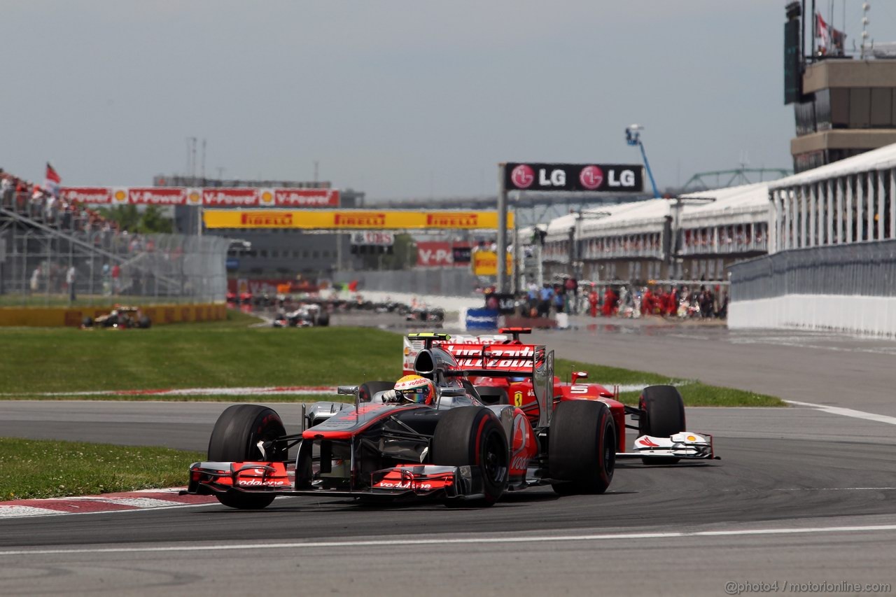 GP CANADA, 10.06.2012- Gara, Lewis Hamilton (GBR) McLaren Mercedes MP4-27 davanti a Fernando Alonso (ESP) Ferrari F2012 