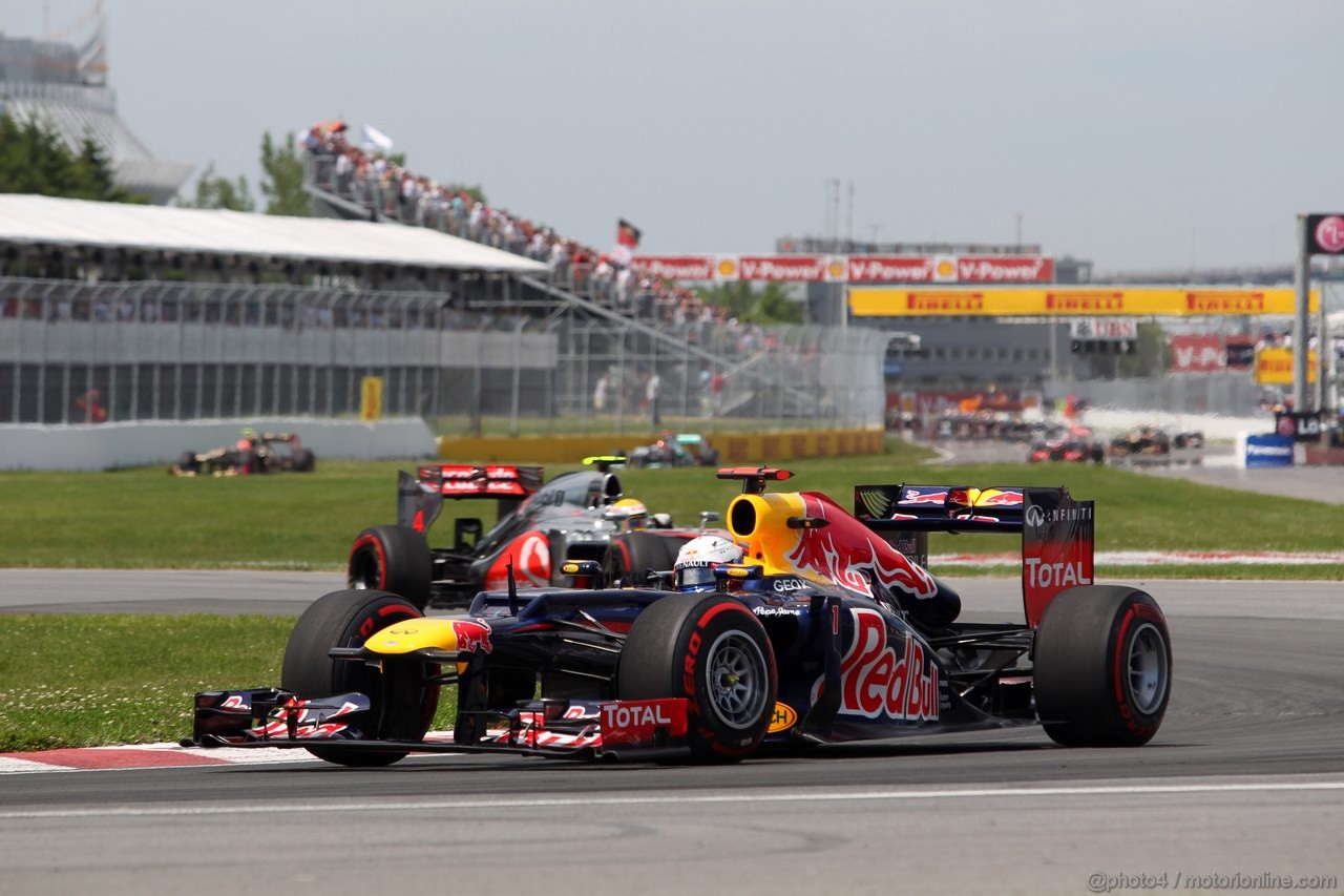 GP CANADA, 10.06.2012- Gara, Sebastian Vettel (GER) Red Bull Racing RB8 davanti a Lewis Hamilton (GBR) McLaren Mercedes MP4-27 
