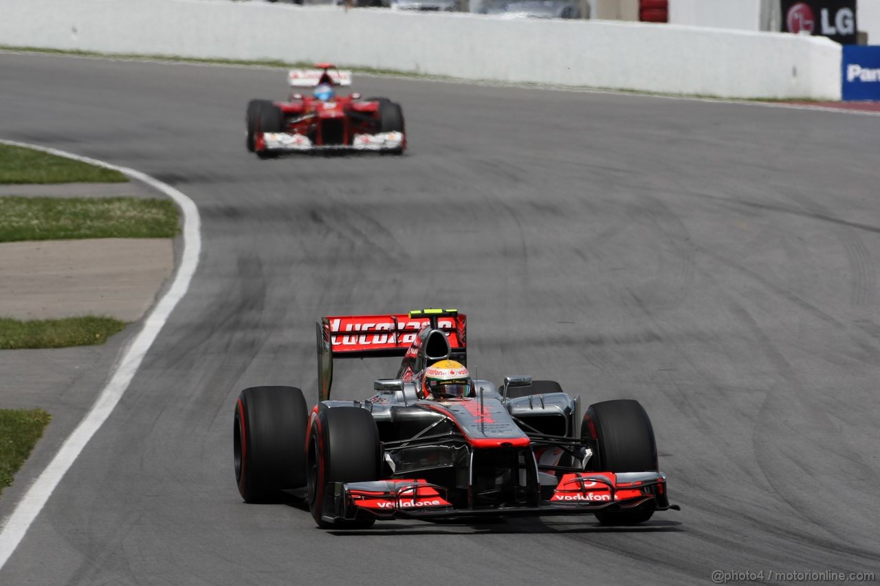 GP CANADA, 10.06.2012- Gara, Lewis Hamilton (GBR) McLaren Mercedes MP4-27 davanti a Fernando Alonso (ESP) Ferrari F2012 