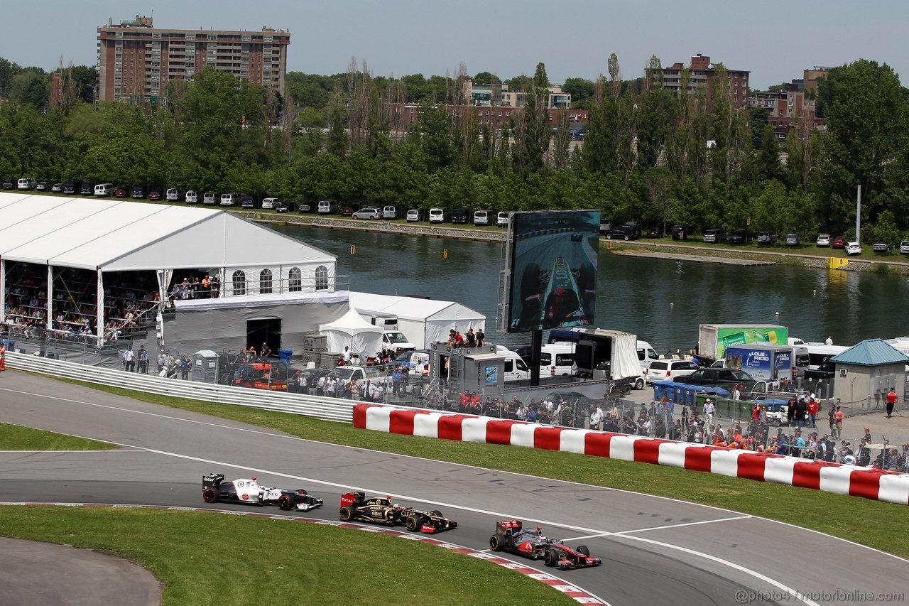 GP CANADA, 10.06.2012- Gara, Jenson Button (GBR) McLaren Mercedes MP4-27 e Kimi Raikkonen (FIN) Lotus F1 Team E20 