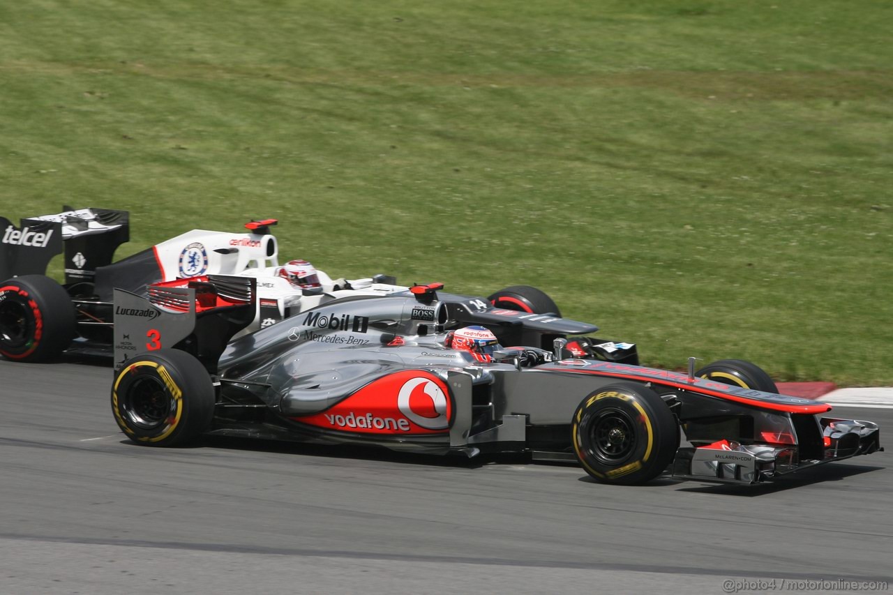 GP CANADA, 10.06.2012- Gara, Jenson Button (GBR) McLaren Mercedes MP4-27 e Kamui Kobayashi (JAP) Sauber F1 Team C31 