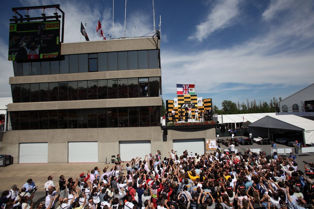 GP CANADA, 10.06.2012- Gara, 1st position Lewis Hamilton (GBR) McLaren Mercedes MP4-27, secondo Romain Grosjean (FRA) Lotus F1 Team E20 e terzo Sergio Pérez (MEX) Sauber F1 Team C31