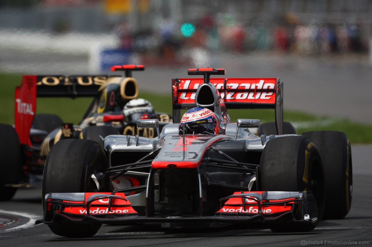 GP CANADA, 10.06.2012- Gara, Jenson Button (GBR) McLaren Mercedes MP4-27 davanti aKimi Raikkonen (FIN) Lotus F1 Team E20 