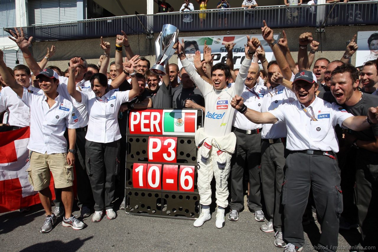 GP CANADA, 10.06.2012- Gara, Festeggiamenti, Sergio Pérez (MEX) Sauber F1 Team C31 terzo