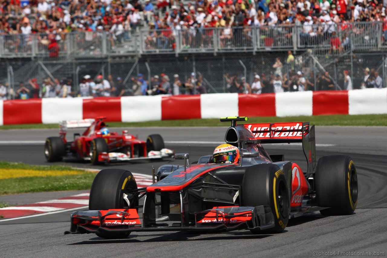 GP CANADA, 10.06.2012- Gara, Lewis Hamilton (GBR) McLaren Mercedes MP4-27 davanti a Fernando Alonso (ESP) Ferrari F2012 