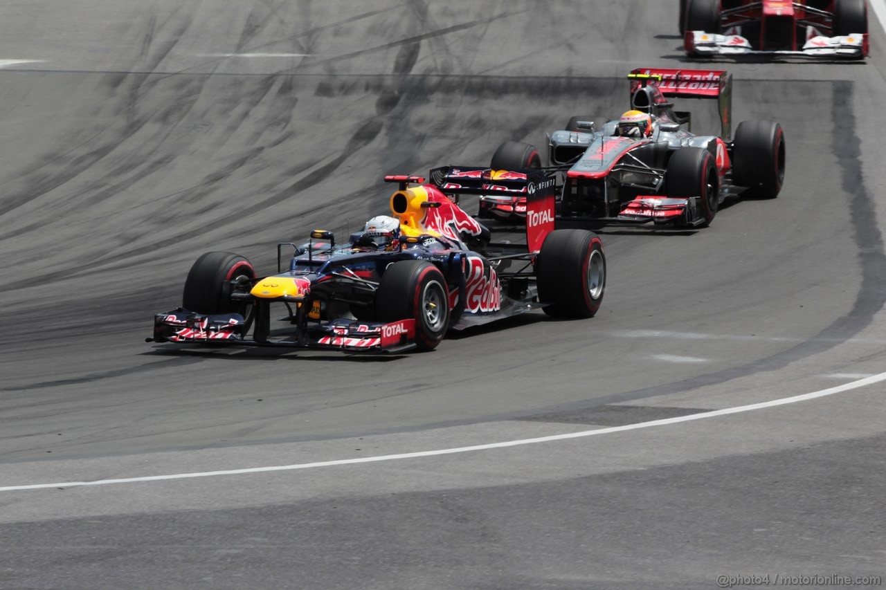 GP CANADA, 10.06.2012- Gara, Sebastian Vettel (GER) Red Bull Racing RB8 e Lewis Hamilton (GBR) McLaren Mercedes MP4-27 