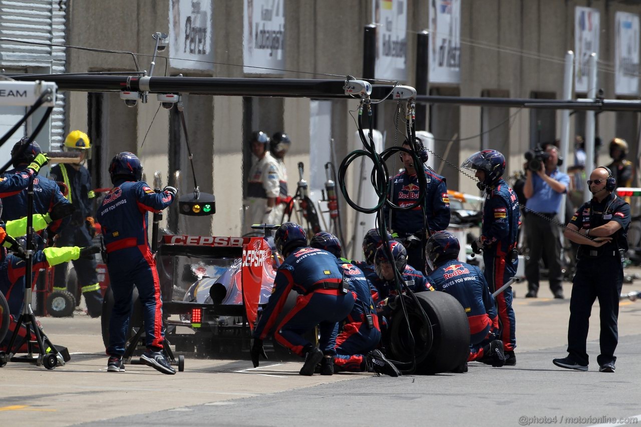 GP CANADA, 10.06.2012- Gara, Pit Stop, Jean-Eric Vergne (FRA) Scuderia Toro Rosso STR7 