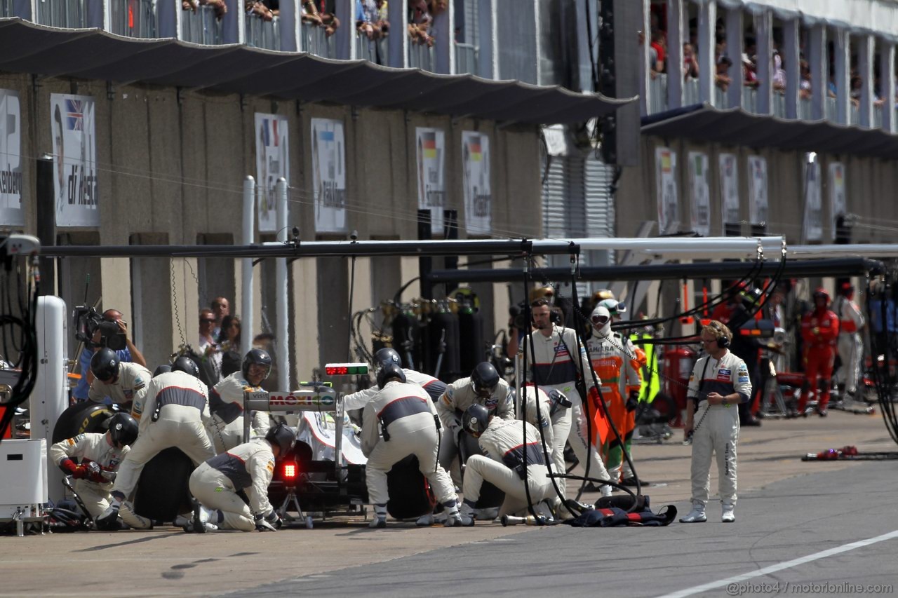 GP CANADA, 10.06.2012- Gara, Pit Stop, Sergio Pérez (MEX) Sauber F1 Team C31 