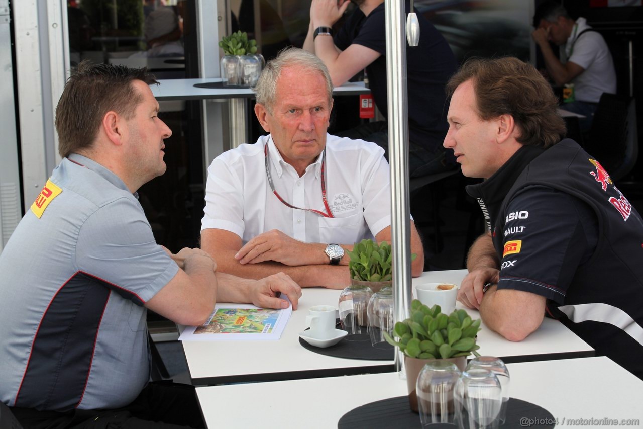 GP CANADA, 09.06.2012- Paul Hembery, Pirelli Motorspor Director, Helmut Marko (AUT), Red Bull Racing, Red Bull Advisor e Christian Horner (GBR), Red Bull Racing, Sporting Director 