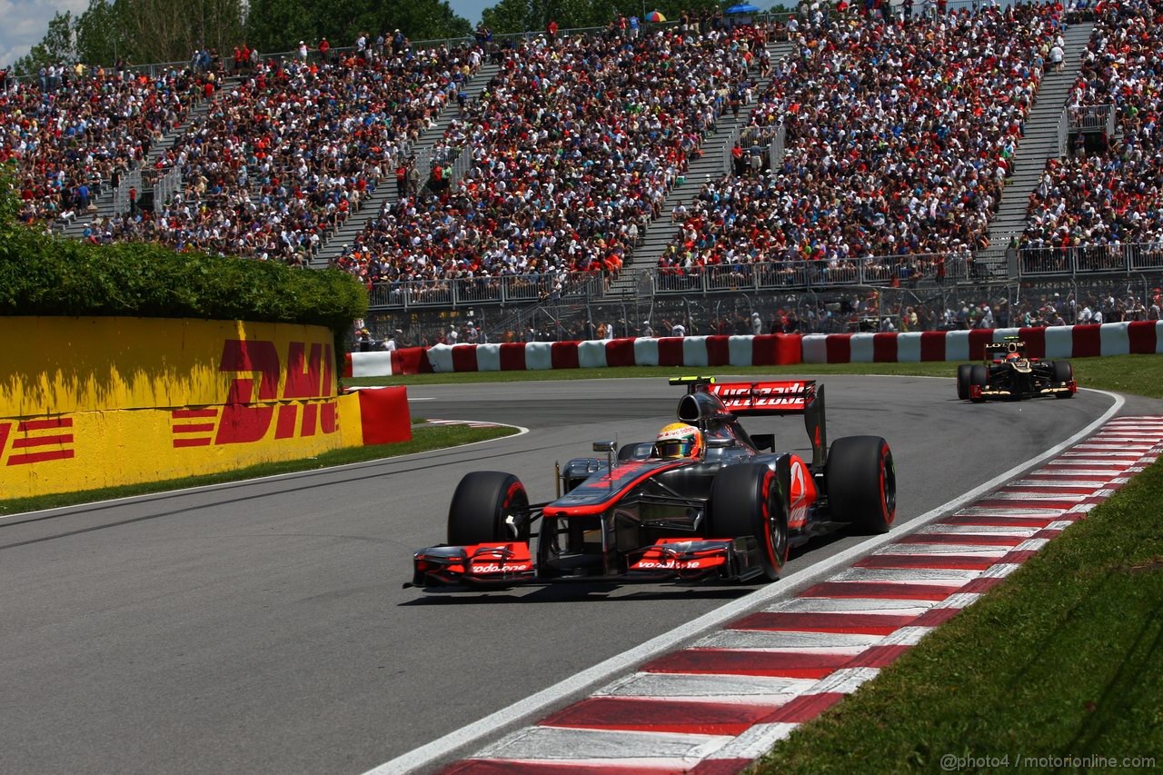 GP CANADA, 09.06.2012- Qualifiche, Lewis Hamilton (GBR) McLaren Mercedes MP4-27 e Romain Grosjean (FRA) Lotus F1 Team E20 