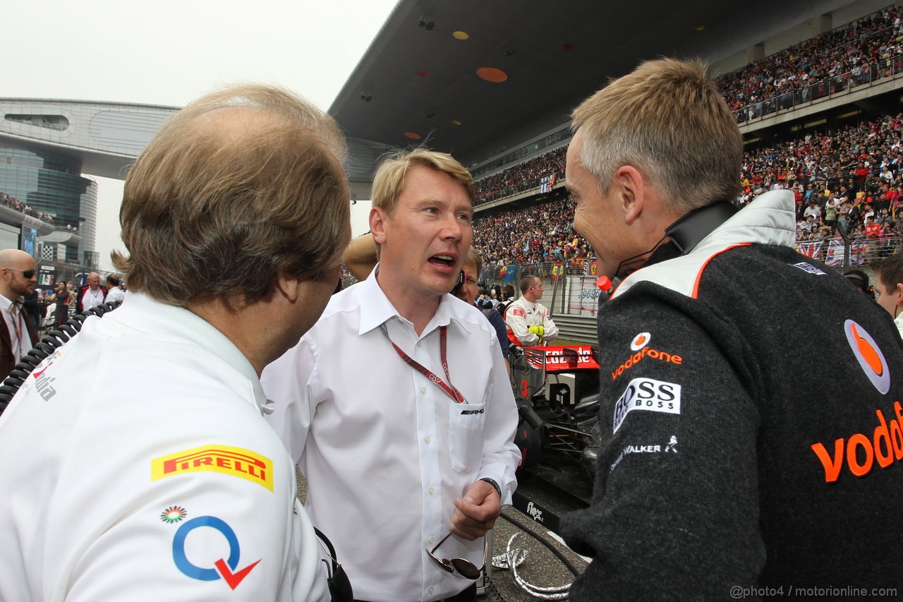GP CHINA, 15.04.2012 - Gara, Mika Hakkinen (FIn) e Paddy Lowe (GBR) McLaren Engineering Director